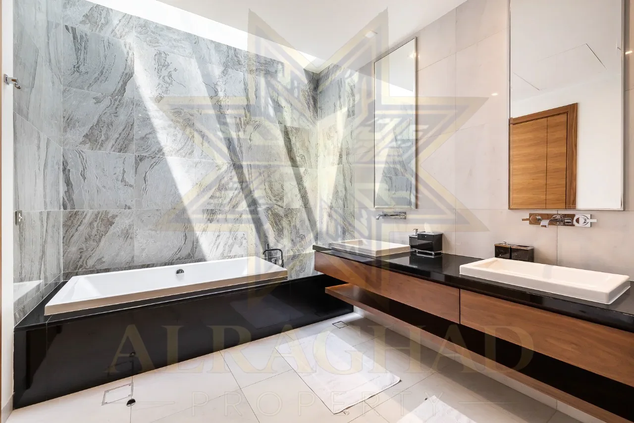 Marble en-suite bathroom